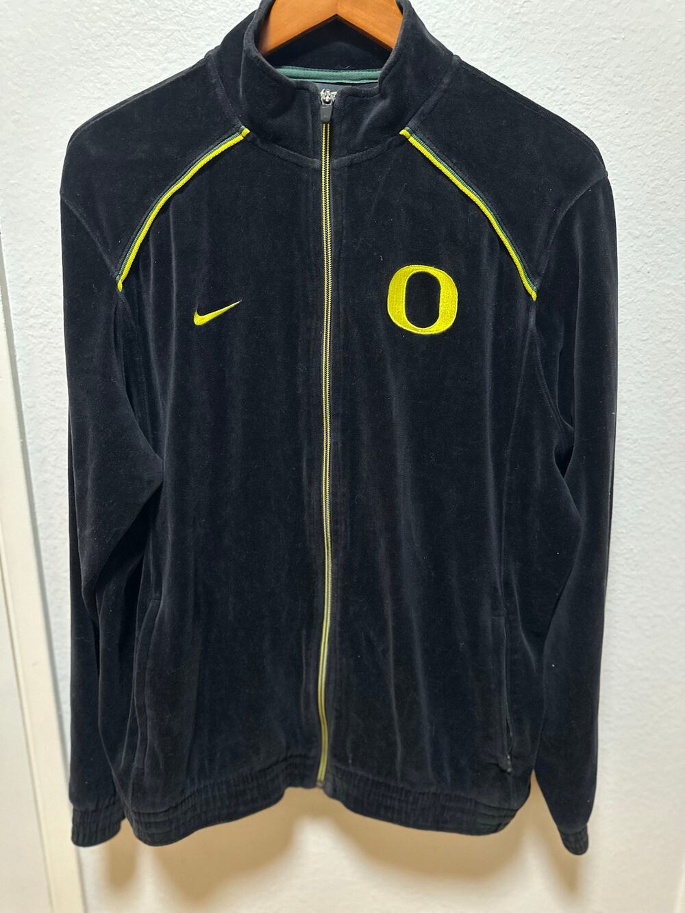 Nike Women's 2011 Oregon Ducks Velour Track Jacket, Size XL